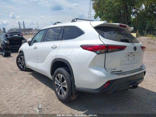 Toyota Highlander Xle 2022 5TDGZRBH9NS597133 Image 3