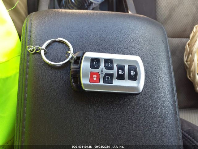 5TDYZ3DC4HS840967 Toyota Sienna Xle 8 Passenger