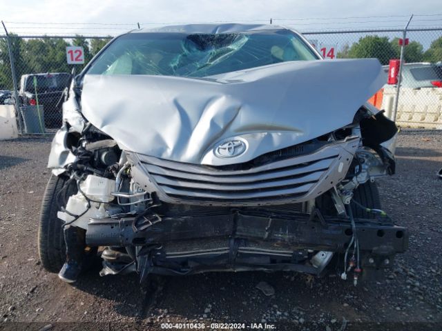 5TDYZ3DC4HS840967 Toyota Sienna Xle 8 Passenger