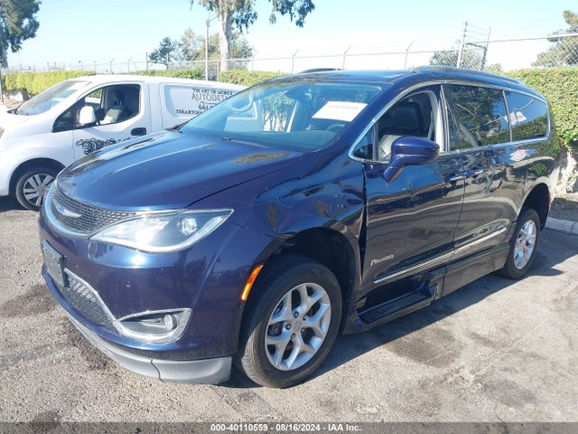 Chrysler Pacifica Touring L 2018 2C4RC1BG2JR321009 Image 2