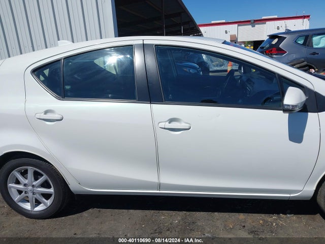 Toyota Prius C Three 2016 JTDKDTB37G1129153 Image 14