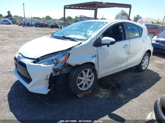 Toyota Prius C Three 2016 JTDKDTB37G1129153 Image 2