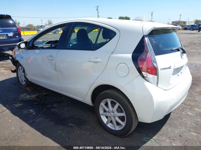 Toyota Prius C Three 2016 JTDKDTB37G1129153 Image 3