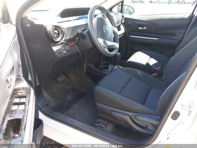 Toyota Prius C Three 2016 JTDKDTB37G1129153 Image 5