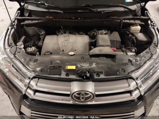 Toyota Highlander Limited Platinum 2018 5TDDZRFH2JS495728 Image 10