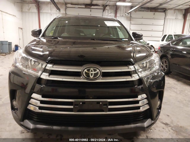 Toyota Highlander Limited Platinum 2018 5TDDZRFH2JS495728 Image 13