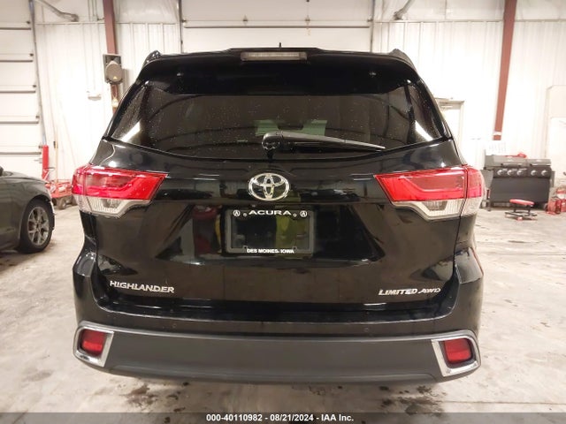 Toyota Highlander Limited Platinum 2018 5TDDZRFH2JS495728 Image 17