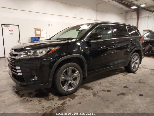 Toyota Highlander Limited Platinum 2018 5TDDZRFH2JS495728 Image 2