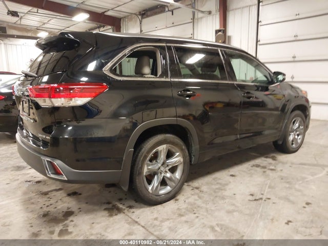 Toyota Highlander Limited Platinum 2018 5TDDZRFH2JS495728 Image 4