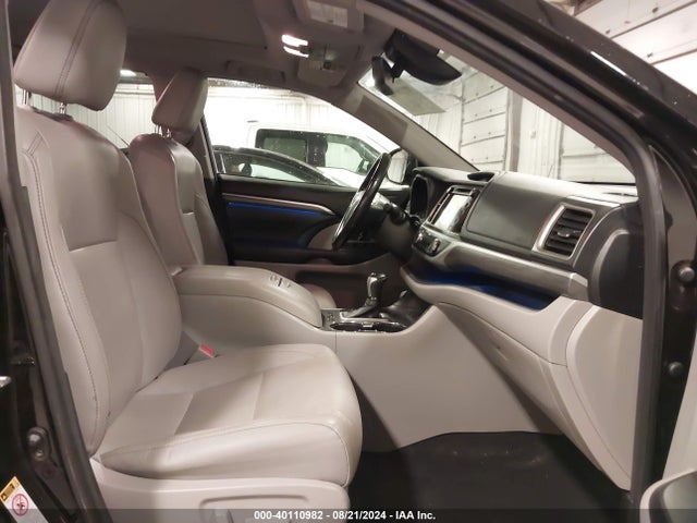 Toyota Highlander Limited Platinum 2018 5TDDZRFH2JS495728 Image 5