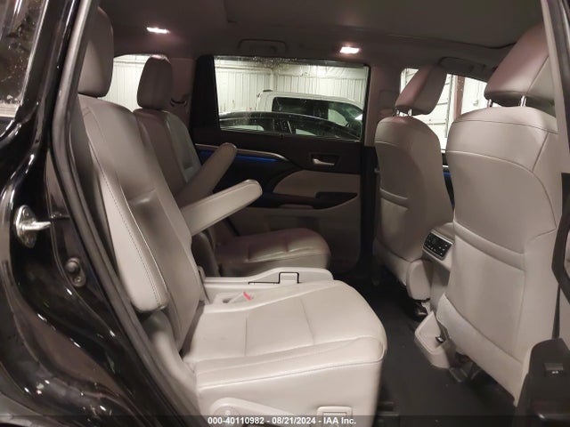 Toyota Highlander Limited Platinum 2018 5TDDZRFH2JS495728 Image 8
