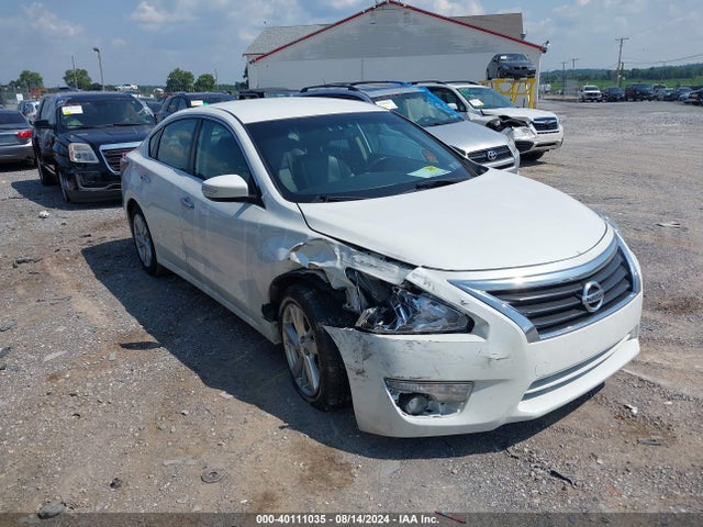2019 1N4BL4EV3KC213608 main image