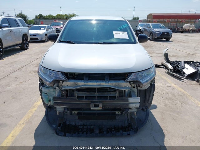 JA4AD2A31JZ057831 Mitsubishi Outlander Es