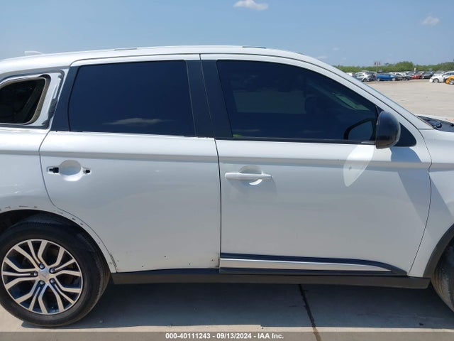 JA4AD2A31JZ057831 Mitsubishi Outlander Es