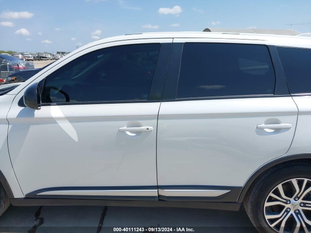 JA4AD2A31JZ057831 Mitsubishi Outlander Es
