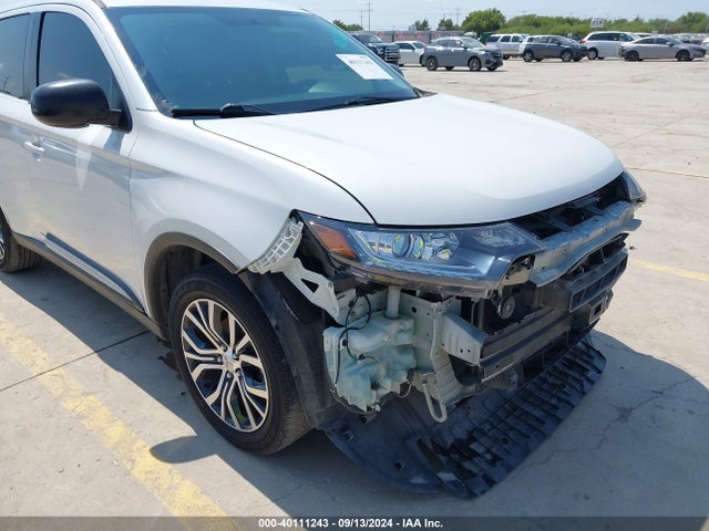 JA4AD2A31JZ057831 Mitsubishi Outlander Es