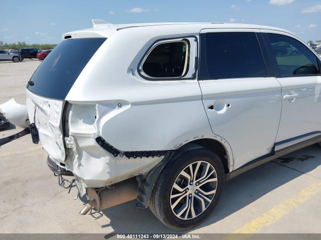 JA4AD2A31JZ057831 Mitsubishi Outlander Es