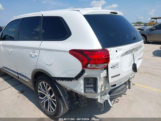 JA4AD2A31JZ057831 Mitsubishi Outlander Es