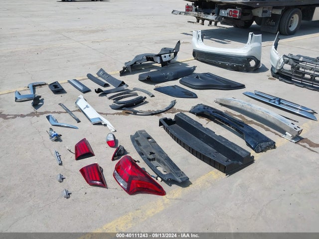 JA4AD2A31JZ057831 Mitsubishi Outlander Es