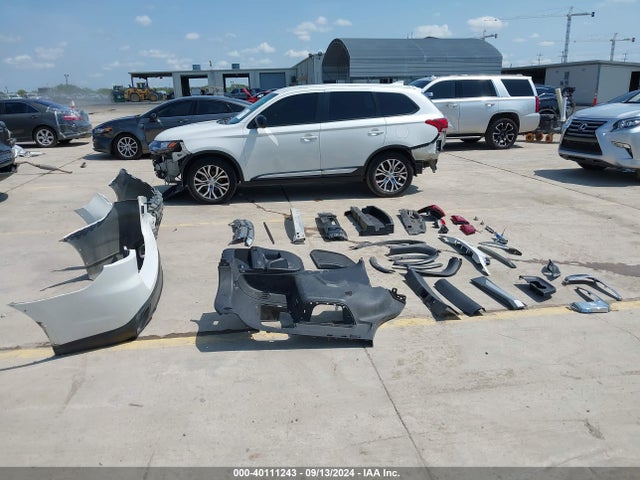 JA4AD2A31JZ057831 Mitsubishi Outlander Es