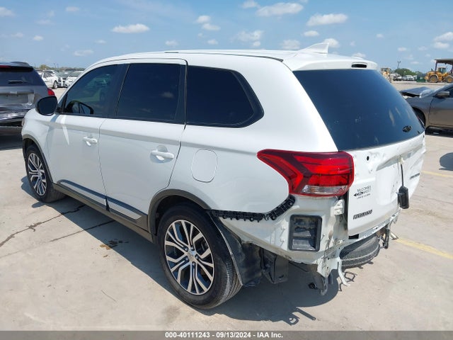 2018 MITSUBISHI OUTLANDER JA4AD2A31JZ057831 Photo 2