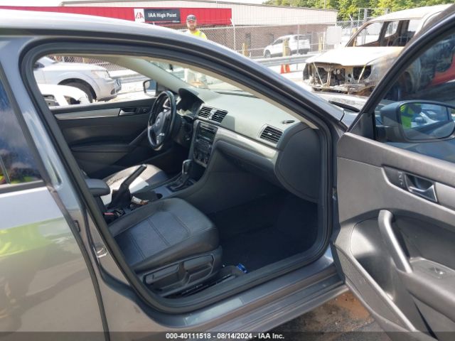 1VWAS7A39FC047810 Volkswagen Passat 1.8t Wolfsburg Edition