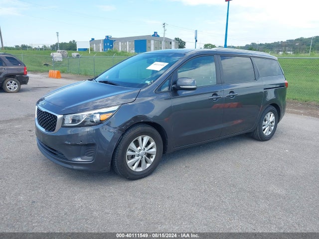 KIA SEDONA LX 2017 KNDMB5C17H6236490 Image 2