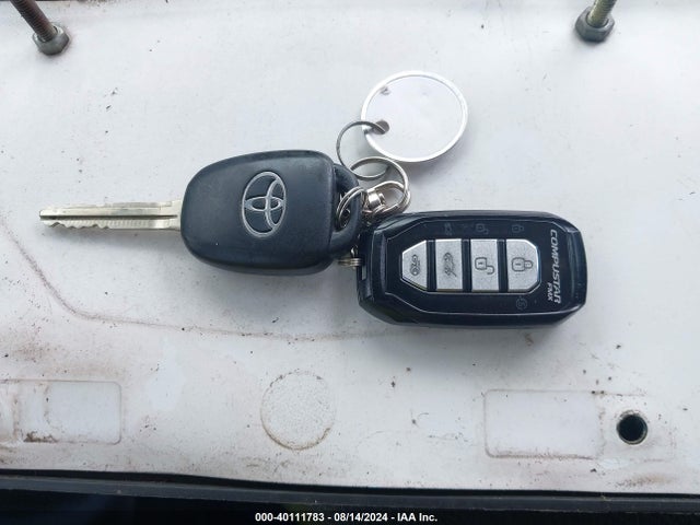 Toyota RAV4 LE 2018 JTMBFREV8JJ742528 Image 11