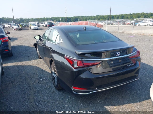 58AB21B10KU002412 Lexus Es 300h Luxury