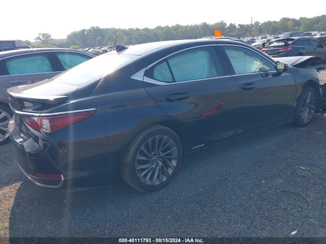 58AB21B10KU002412 Lexus Es 300h Luxury