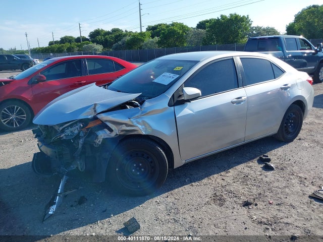 Toyota COROLLA LE 2018 5YFBURHE7JP803428 Image 2