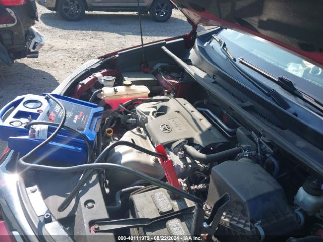 2T3BFREV8JW836961 Toyota RAV4 LE