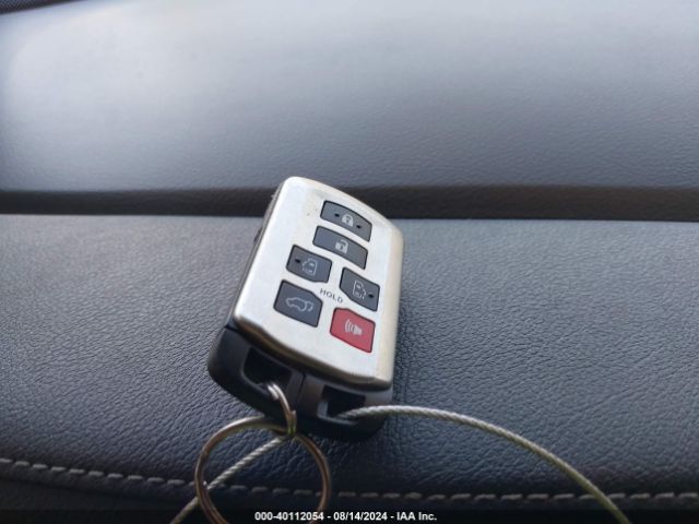5TDYK3DC7FS645088 Toyota Sienna Xle 8 Passenger