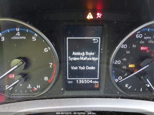 Toyota RAV4 LE 2018 JTMZFREV2JJ737047 Image 15
