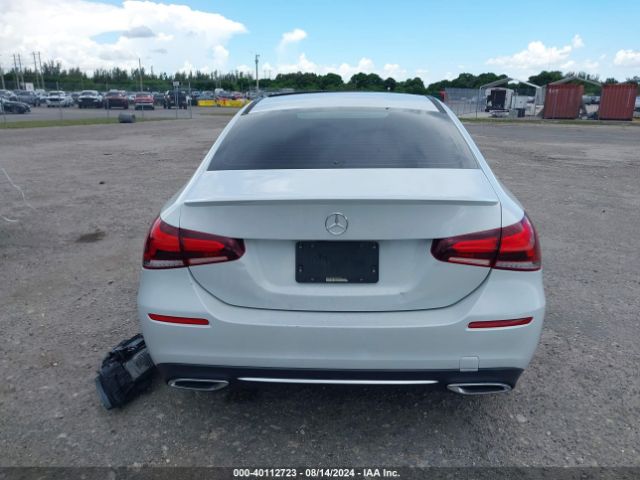WDD3G4EB3KW019142 Mercedes-Benz A 220