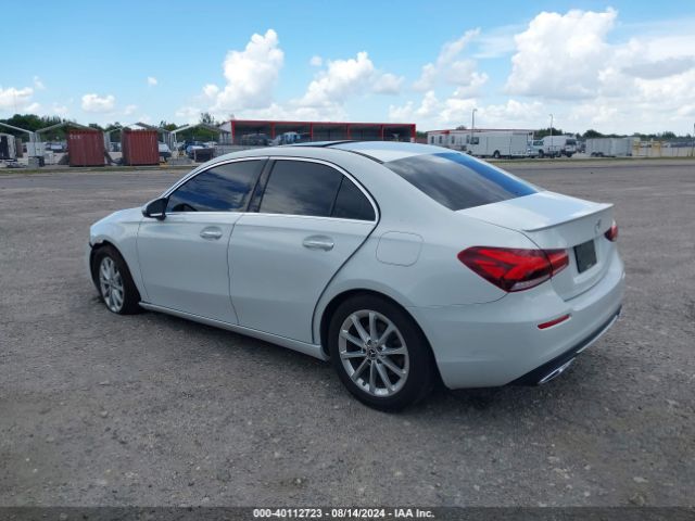WDD3G4EB3KW019142 Mercedes-Benz A 220