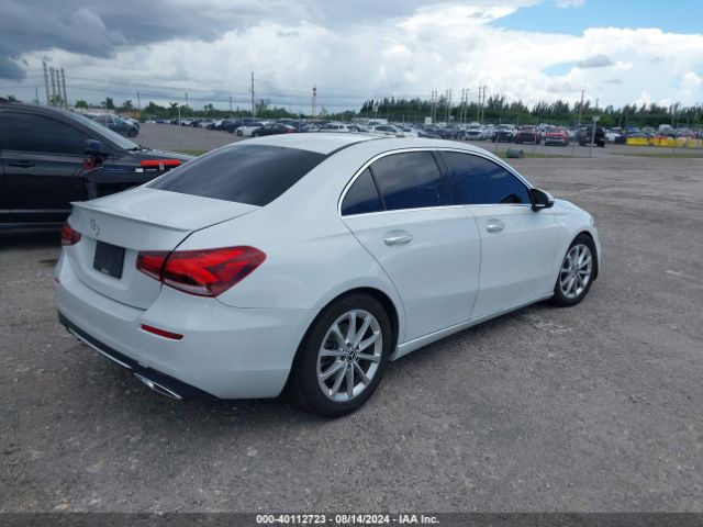 WDD3G4EB3KW019142 Mercedes-Benz A 220