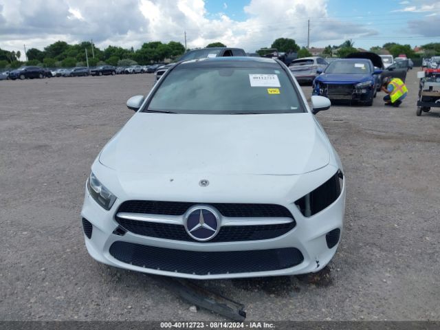 WDD3G4EB3KW019142 Mercedes-Benz A 220