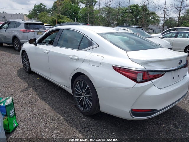 Lexus ES 300H 2022 58ADA1C19NU026352 Image 3