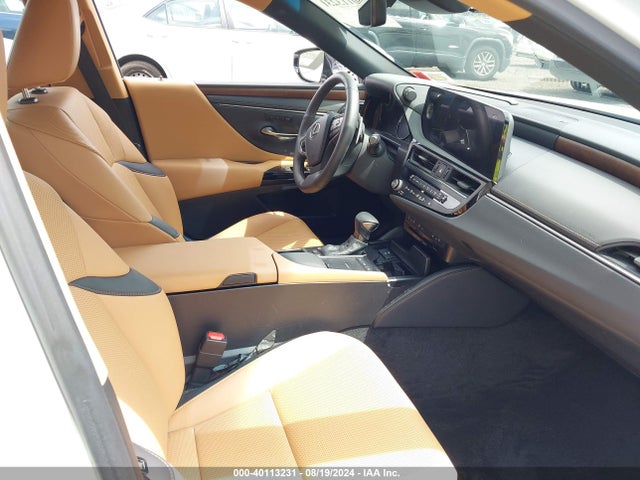 Lexus ES 300H 2022 58ADA1C19NU026352 Image 5