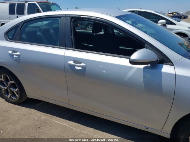 3KPF24ADXME296090 KIA Forte Lxs