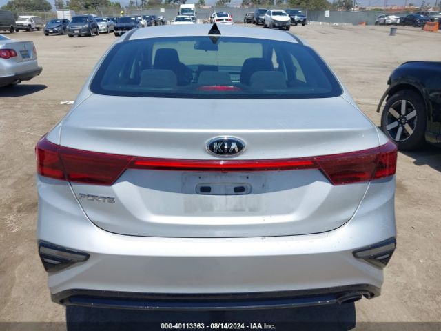 3KPF24ADXME296090 KIA Forte Lxs