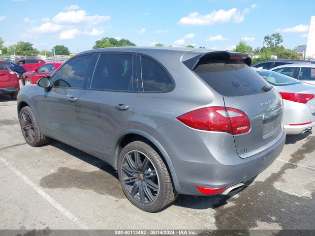 2013 PORSCHE CAYENNE WP1AA2A29DLA11627 Photo 2