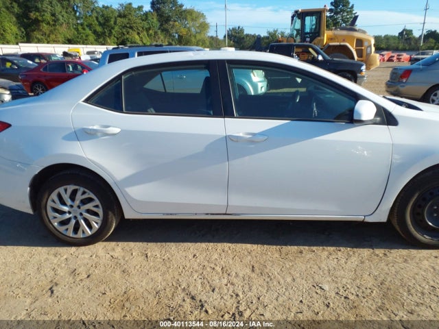Toyota COROLLA LE 2018 5YFBURHE5JP814573 Image 13