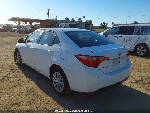 Toyota COROLLA LE 2018 5YFBURHE5JP814573 Image 3