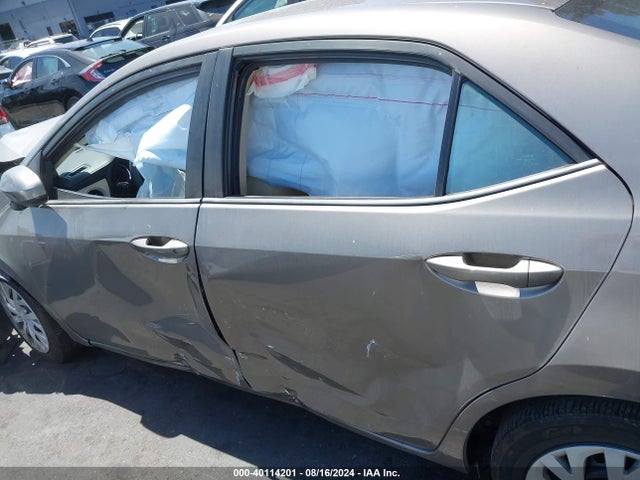 Toyota COROLLA LE 2018 5YFBURHE4JP815066 Image 15