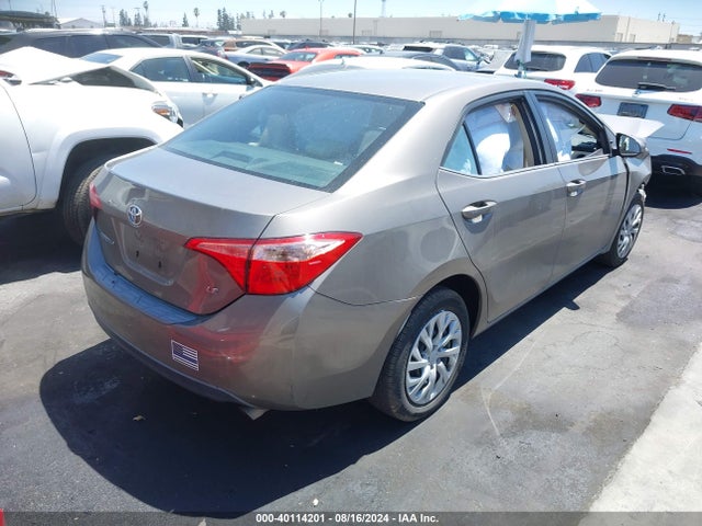 Toyota COROLLA LE 2018 5YFBURHE4JP815066 Image 4