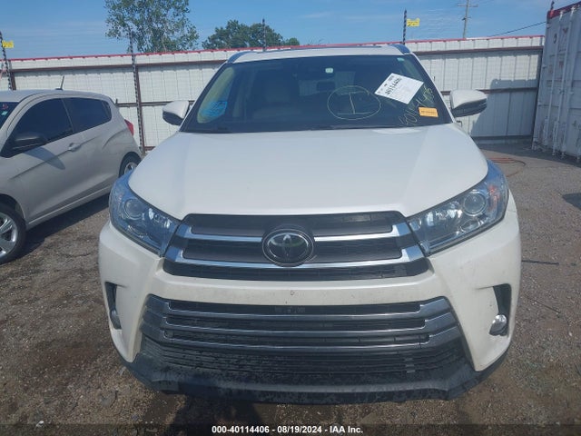 Toyota Highlander Limited Platinum 2018 5TDYZRFH0JS244384 Image 12