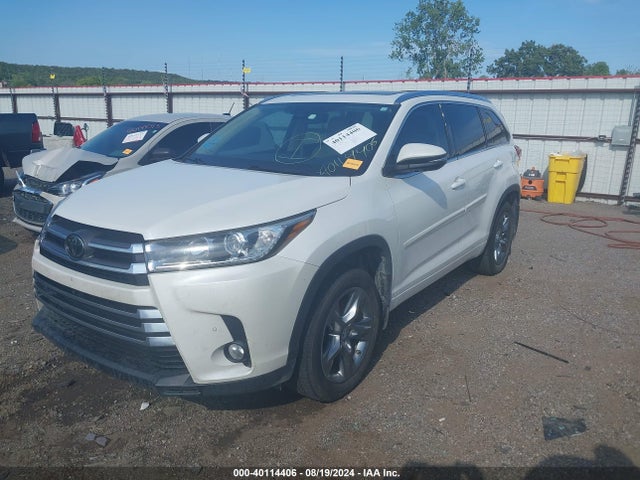 Toyota Highlander Limited Platinum 2018 5TDYZRFH0JS244384 Image 2