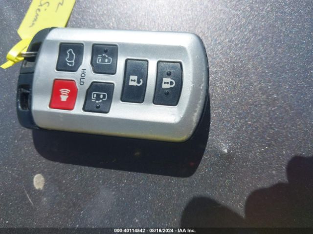 5TDYK3DC5FS664951 Toyota Sienna Xle 8 Passenger